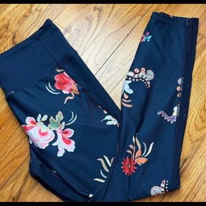 Athleta Size Medium Floral Blue Leggings.